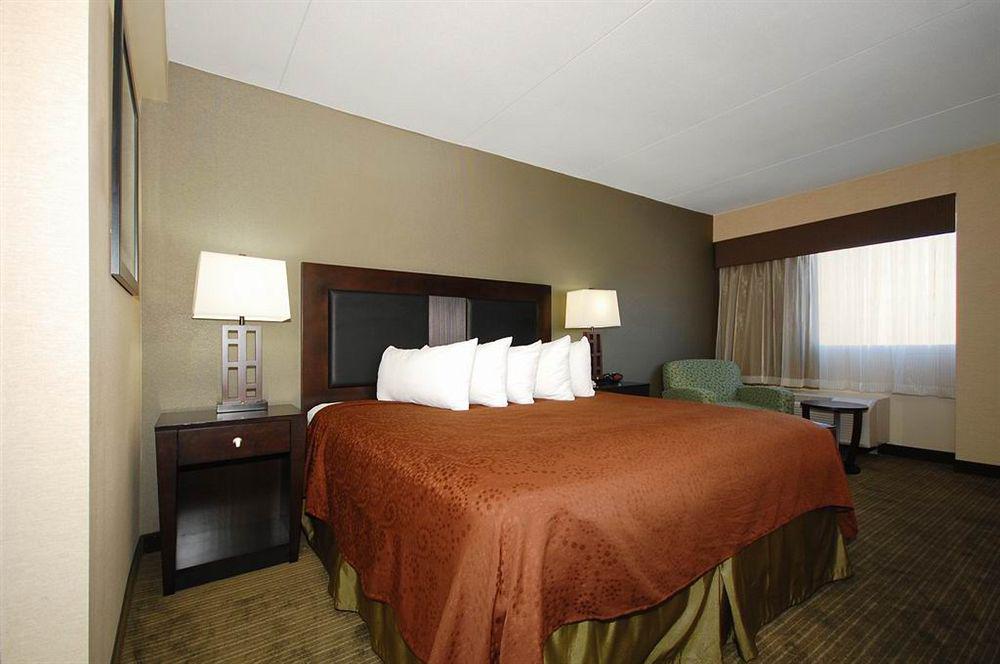 Quality Inn & Suites Charleston - Civic Center Room photo