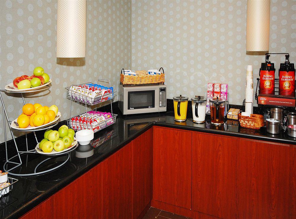 Quality Inn & Suites Charleston - Civic Center Restaurant photo