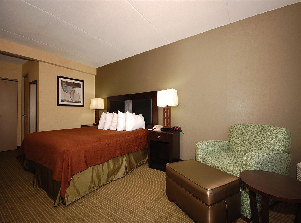 Quality Inn & Suites Charleston - Civic Center Room photo